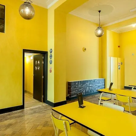 Hostel Backstay *